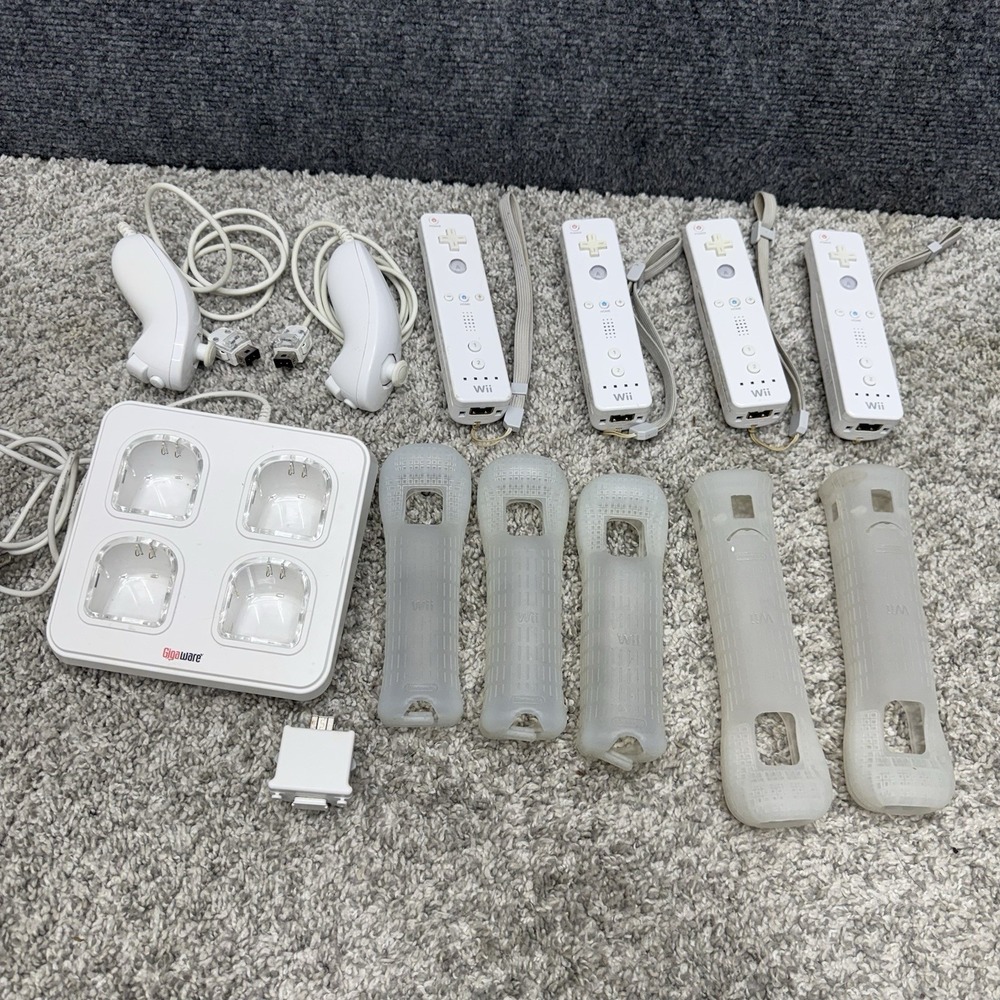 Nintendo Wii x4 Controller and x2 nunchucks lot  parts / repair AS IS untested